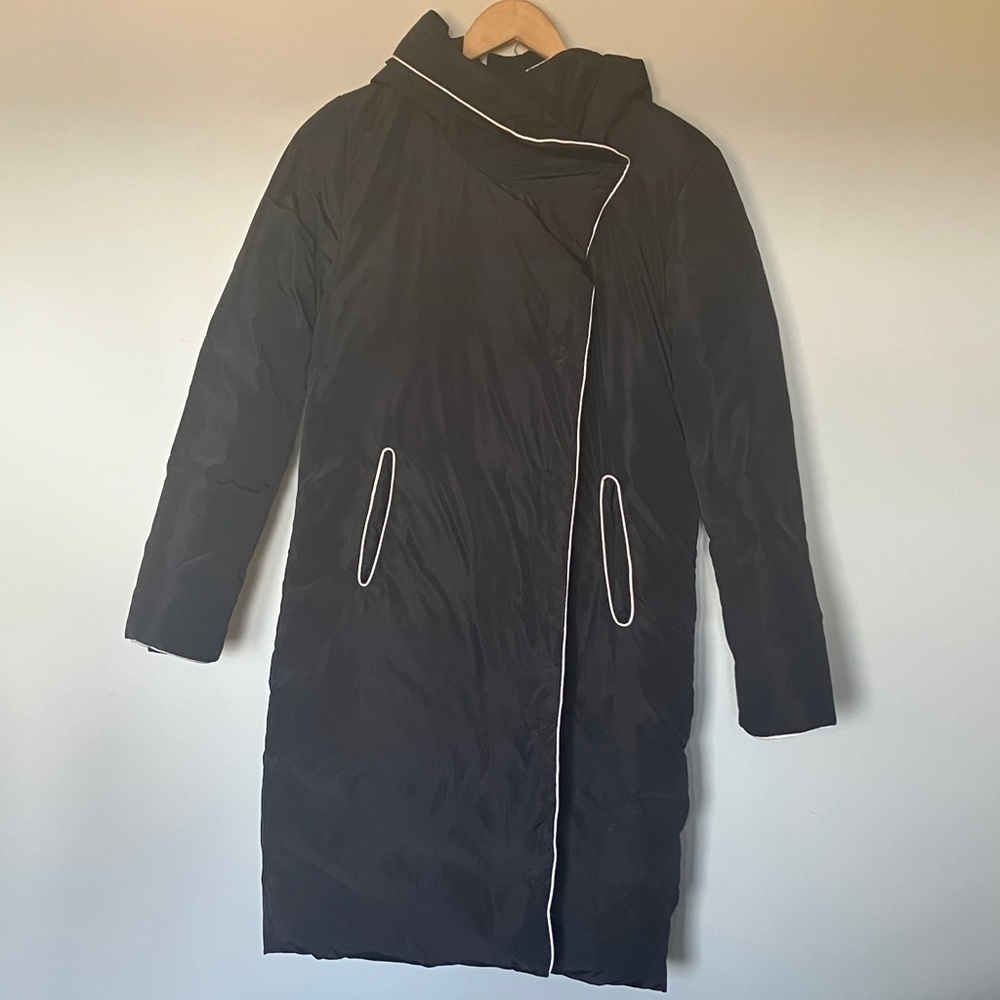 Orolay Vintage Women's Black Down Coat with White Trim